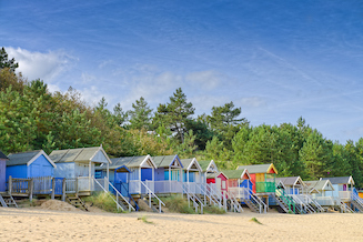 Beach huts at Wells-next-the-Sea (iStock-493220566) 327x218